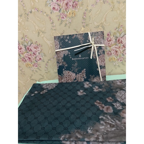 Preloved Buttonscarves Hydrangea Verte