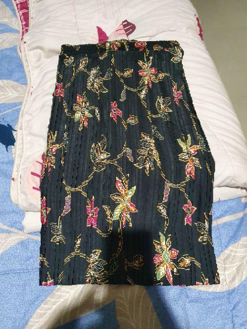 Rok Pendek Jumbo Plisket Yohana Midi Skirt Batik