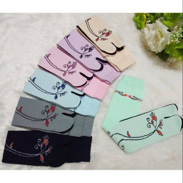 Kaoskaki motif ULIR panjang jempol muslimah ( Nylon Spandek )