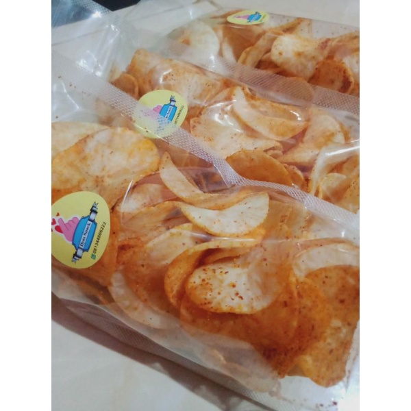 

Keripik singkong rasa pedas asin maknyus 130gram