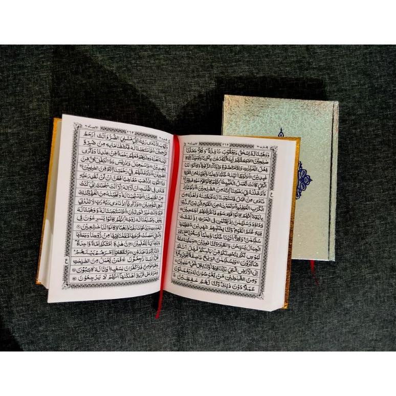 

Al Quran Cover Emas Dan Perak Ukuran A4 Besar Hard Cover - Istana Moomtaz