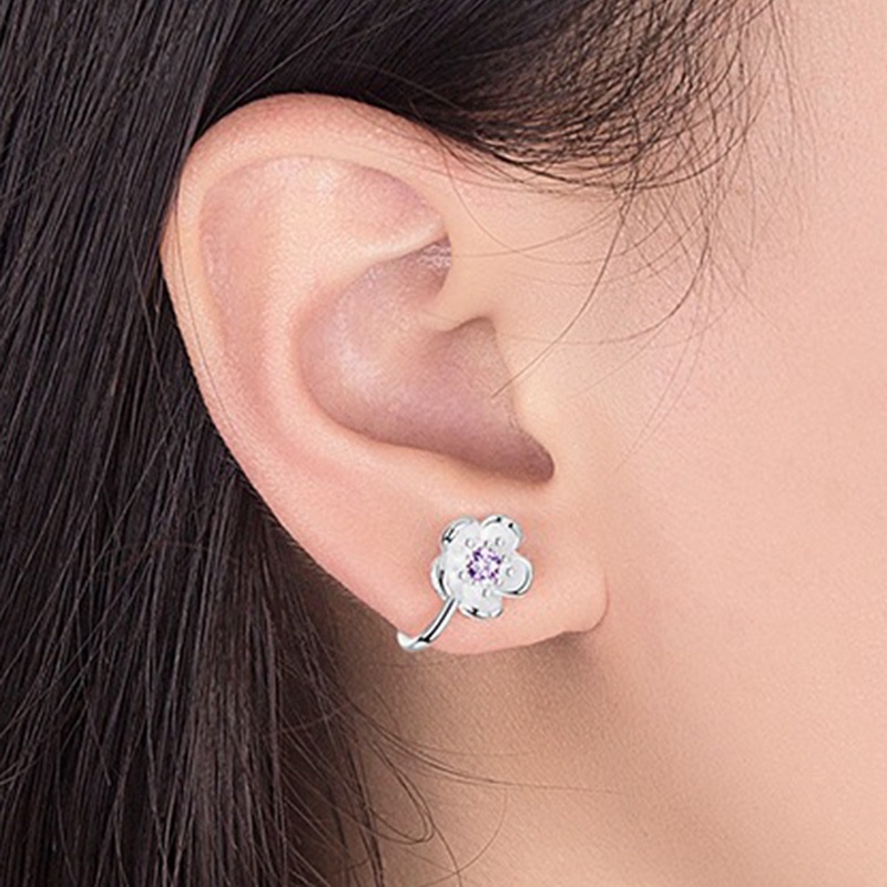 Anting Stud Kristal Bentuk Bunga Sakura Warna Silver Untuk Wanita