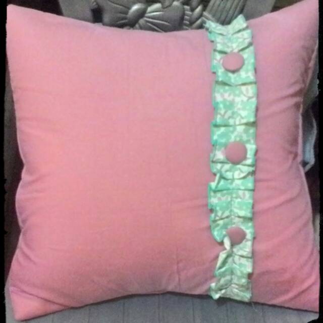 Sarung bantal sofa cantik