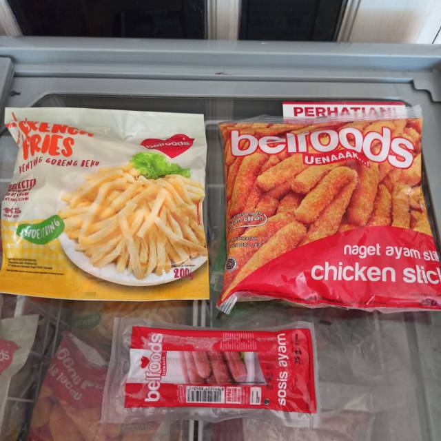 

Paket B BELFOODS KENTANG 200GR DAN CHICKEN STIK 250 GR BONUS SOSIS 75 GR