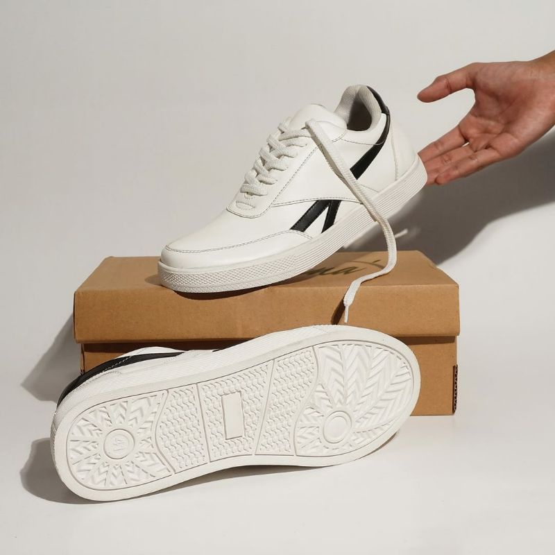 Sepatu  Sneaker Pria Terbaru Brand Chaeena'  029 Sepatu Pria kasual ori Terlaris