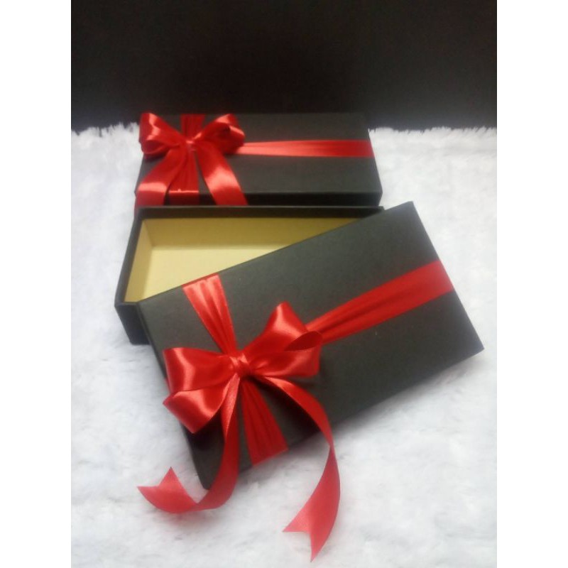 

kotak kado 23x12x5 cm berpita