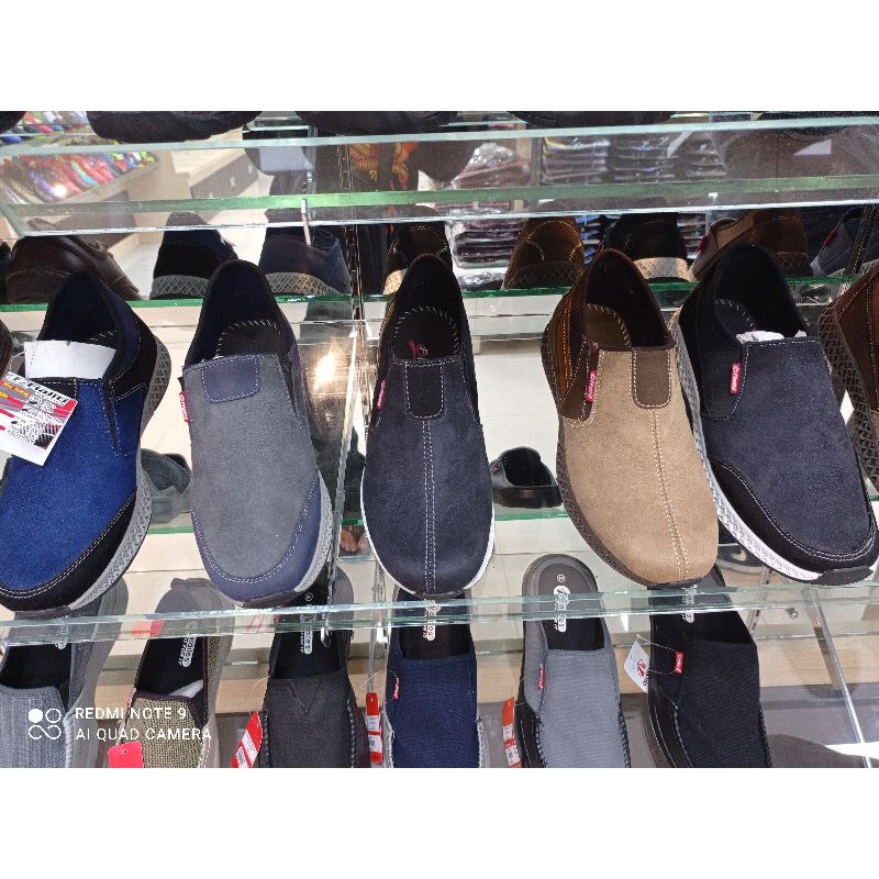 Sepatu listrik olahraga dan sandal listrik vol tinggi.