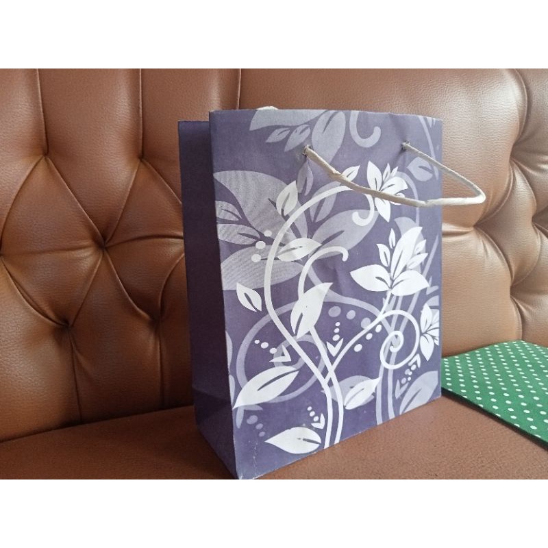 

Paperbag Batik Ungu