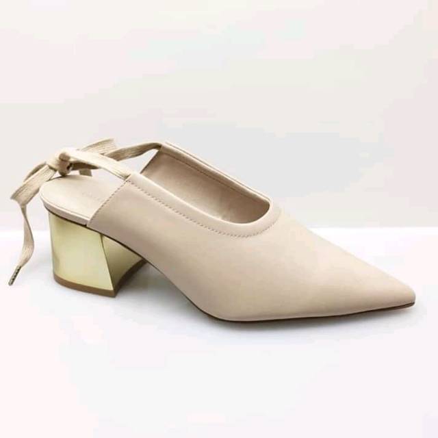 Sepatu Charles and Keith