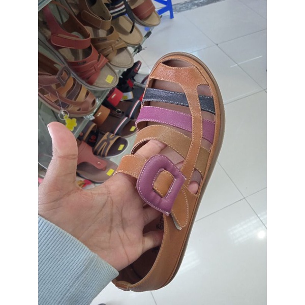 Sepatu sendal wanita bee girl