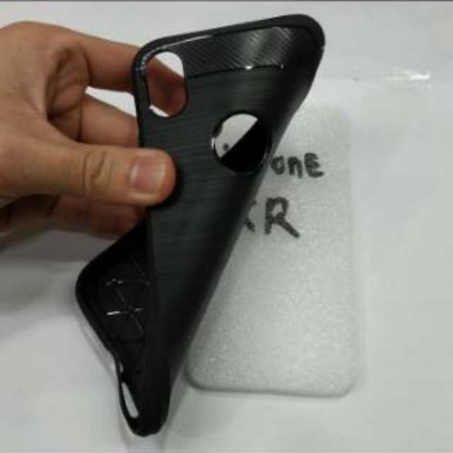 karet IPHONE XR softcase ipaky IPHONE XR silikon karet hitam