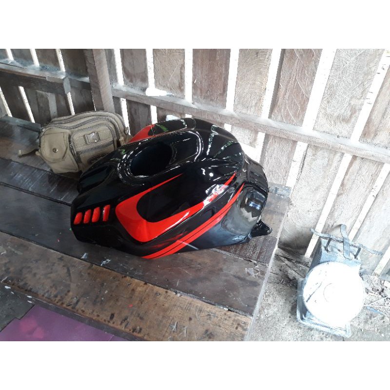 Kondom cover tangki r15v2 model r1m hitam lis merah