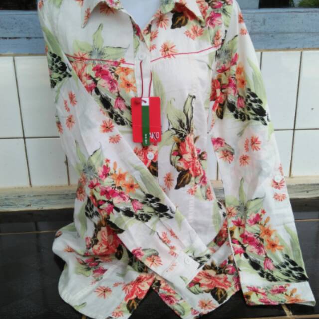 Blouse/kemeja wanita brand Ako