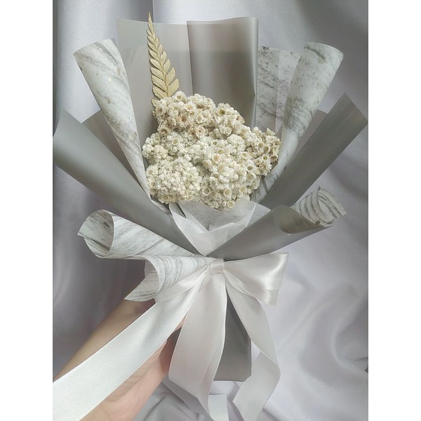 Bouqet/ buket edelweis hand bouqet/ bouqet wisuda/ kado bunga