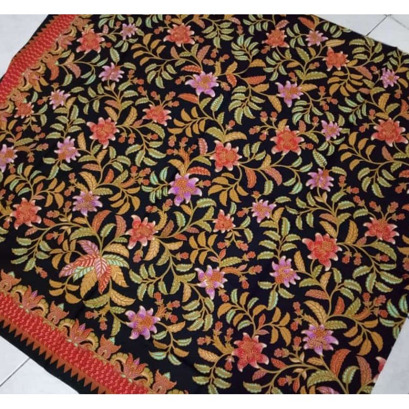 Kain Batik Solo motif bunga merah tumpal merah