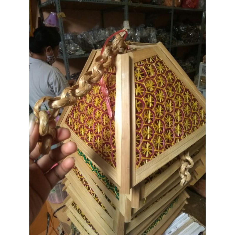 Tempat Lampu Gantung