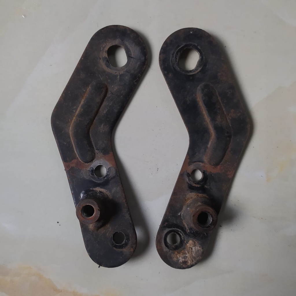 Breket Dudukan Sen Sein Reting Belakang Suzuki TRS Trs TRZ Original Copotan Motor