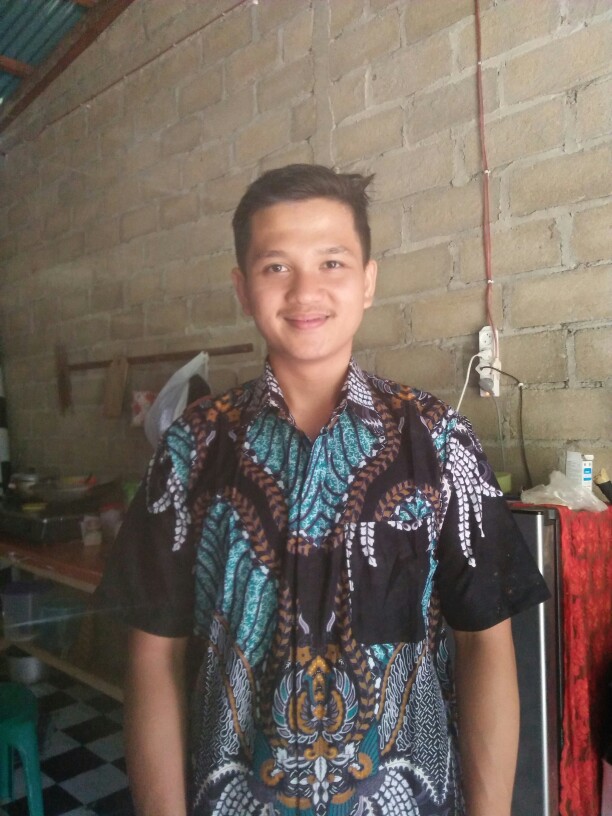 Kemeja Batik Pria Modern Pendek
