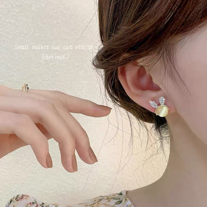 Anting Stud Desain Bunga Aksen Mutiara Bahan 925 Silver Gaya Korea Untuk Wanita