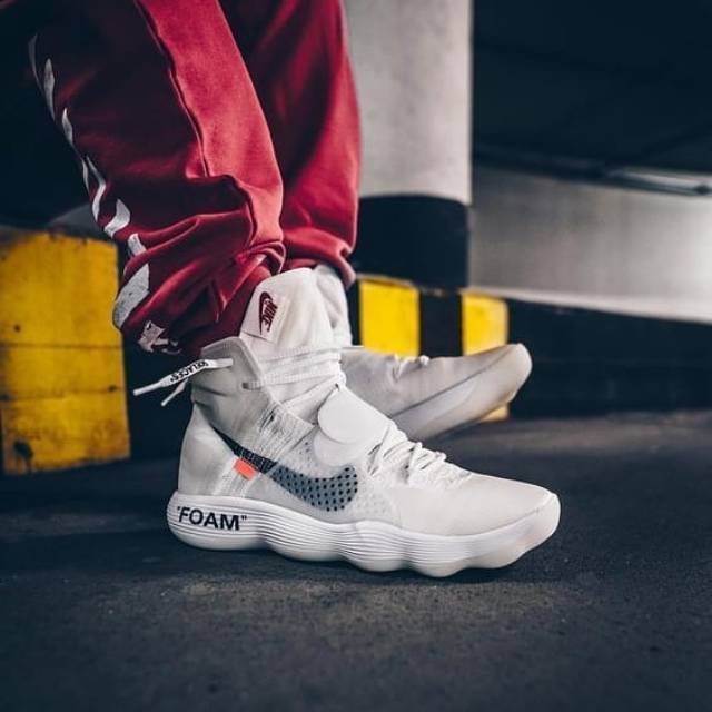 hyper dunks white