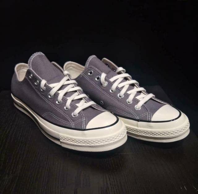 gray low top converse