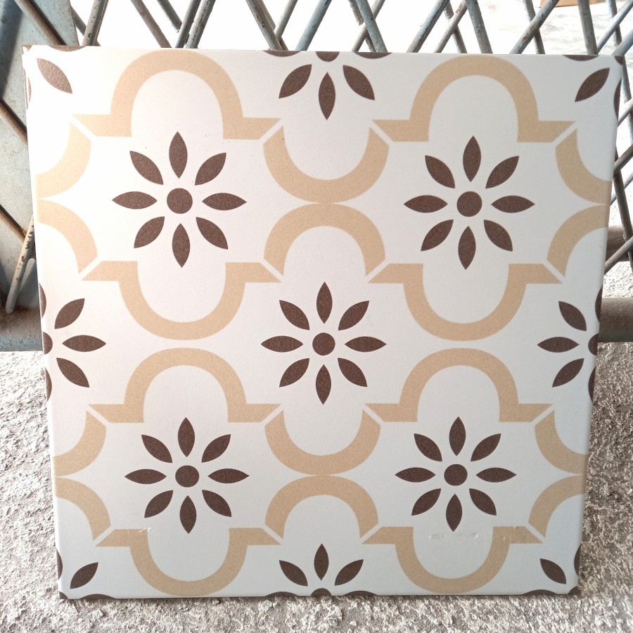 KERAMIK LANTAI TERAS 40X40 MATT HALUS ABU HITAM-CREAM ABU COKLAT HIJAU- SAAFIA BY MULIA ARETA mul