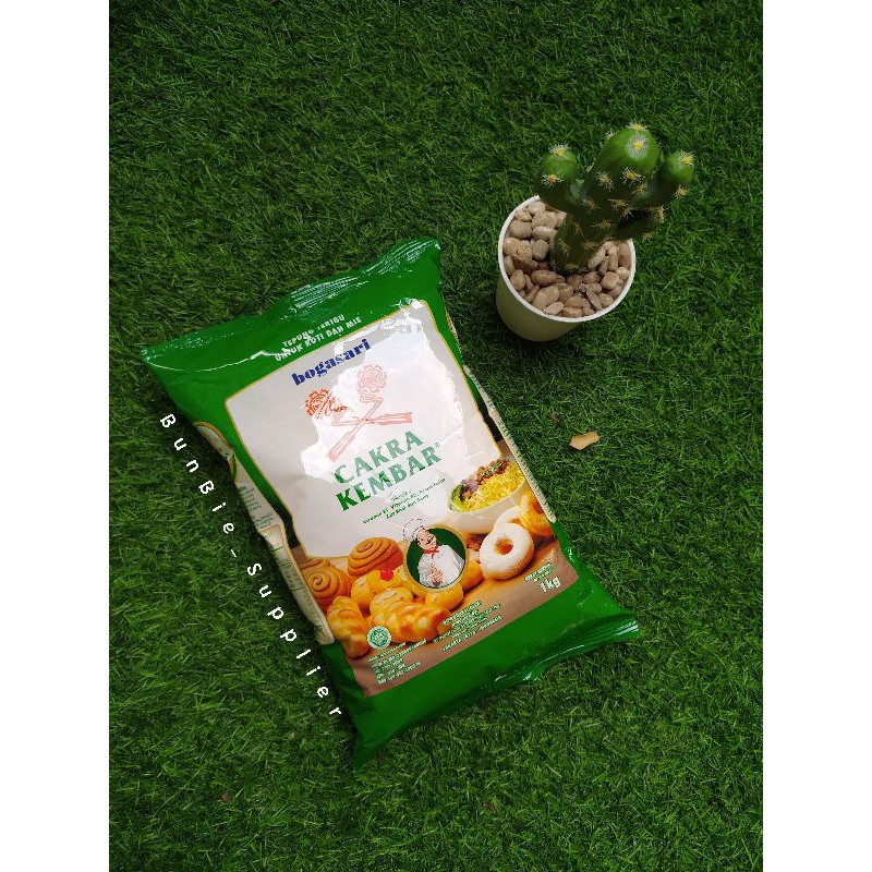 

Tepung Terigu Bogasari CAKRA KEMBAR Premium 1 Kg