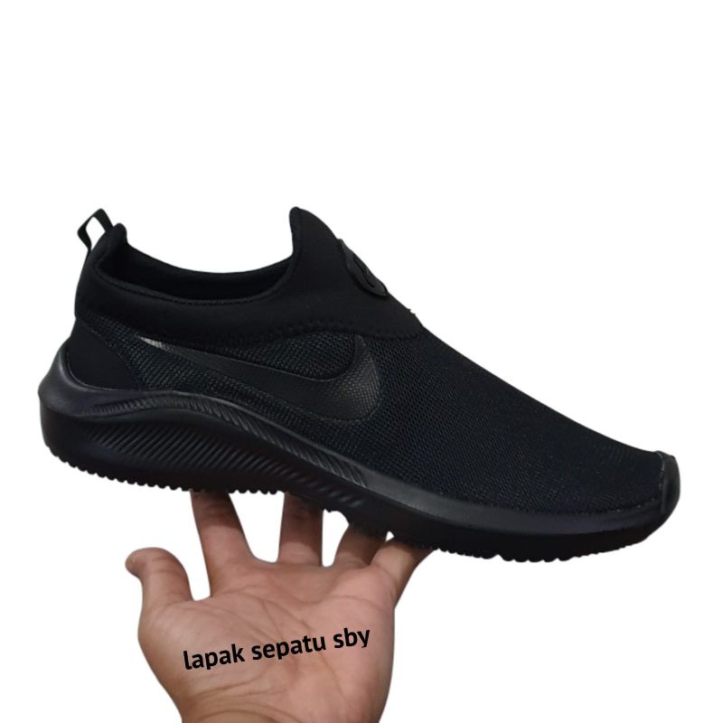 Sepatu Sport Slip On Santai Nike Kaishi Full Black Hitam Polos Sepatu Kerja Sekolah Pria Wanita