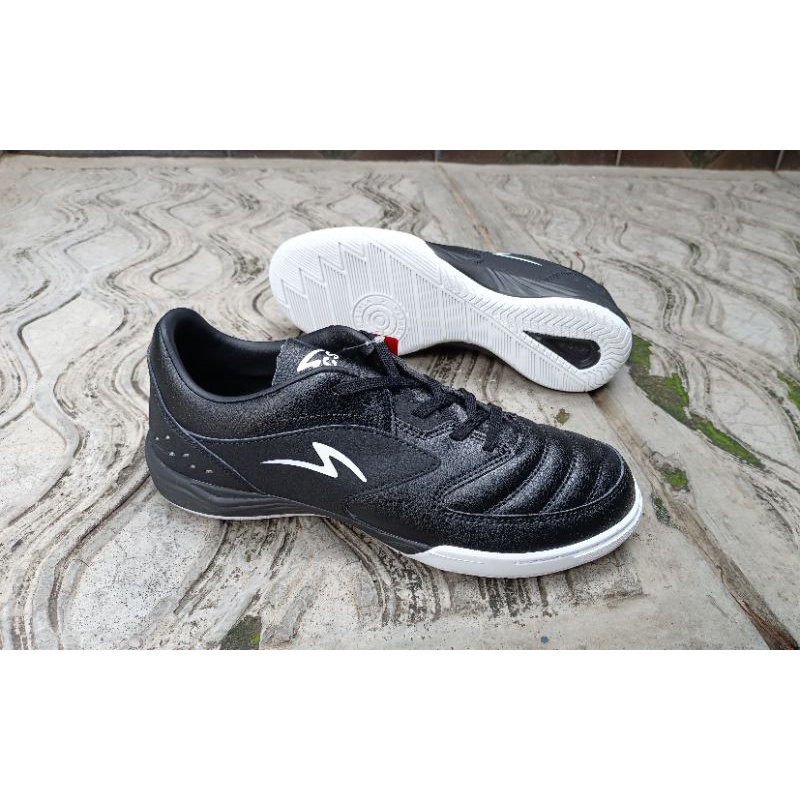 Specs sepatu futsal metasala maverick