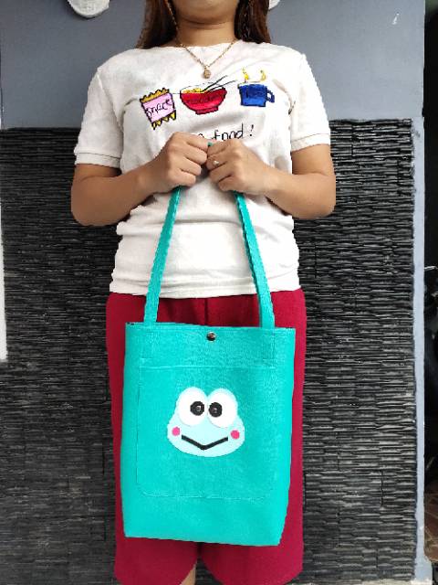 Tote bag slendang karakter keroppi &amp; doraemon