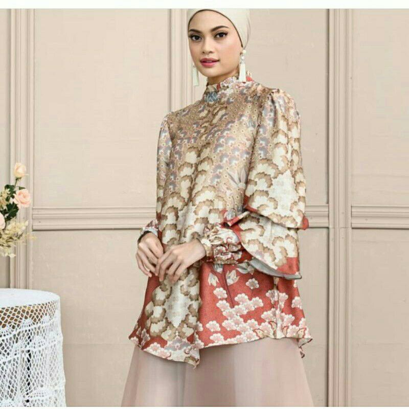 Emily blouse wearing klamby