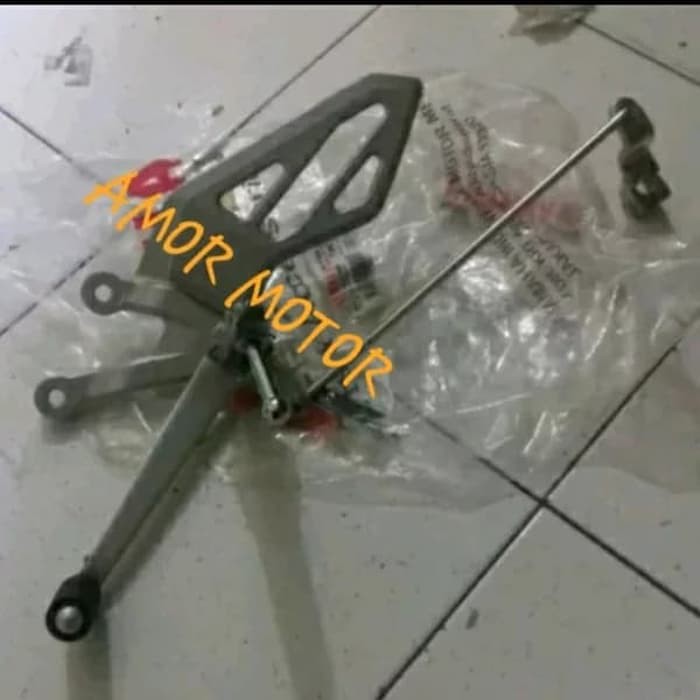 FOOTSTEP DEPAN KIRI KOMPLIT R15 VVA ORIGINAL ORIGINAL YAMAHA