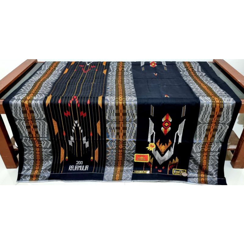 sarung tenun Samarinda raja mulia 200 setara dengan bhs, Mustamin, lasmiri rashmar