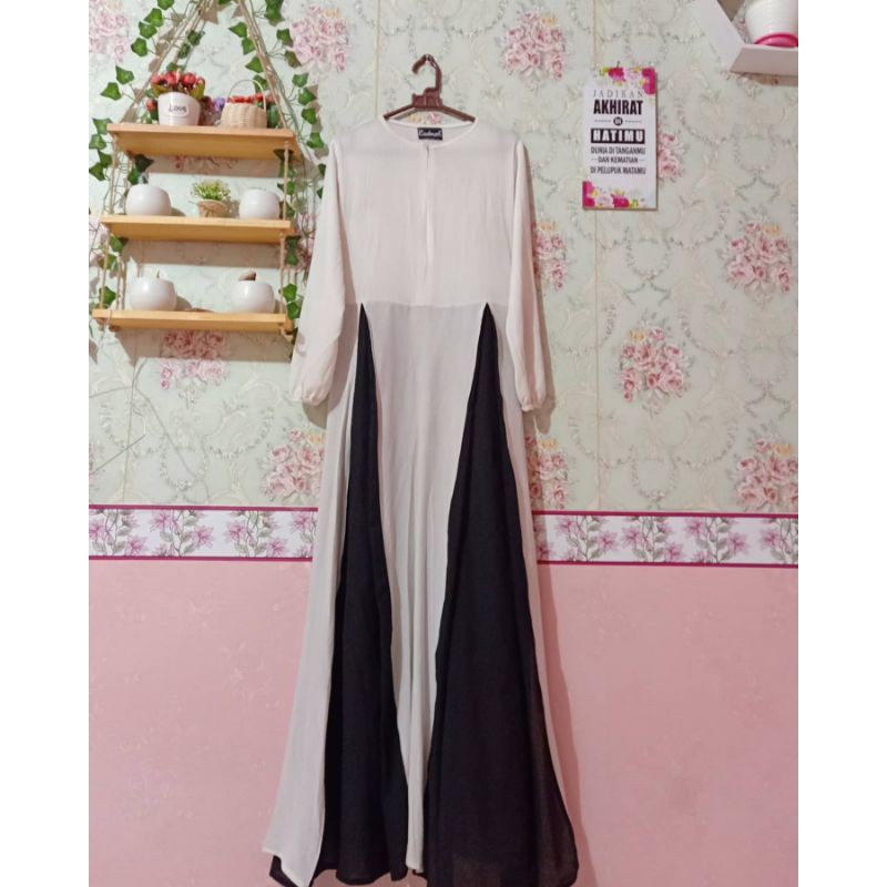 Gamis syari preloved second pl long dress hitam putih merk RADWAH
