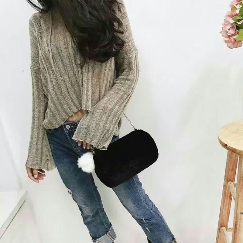 TAS SELEMPANG BULU LEMBUT SPIDI TABUNG GANTUNGAN POM-POM SLING BAG IMPORT TERMUAH BISA COD