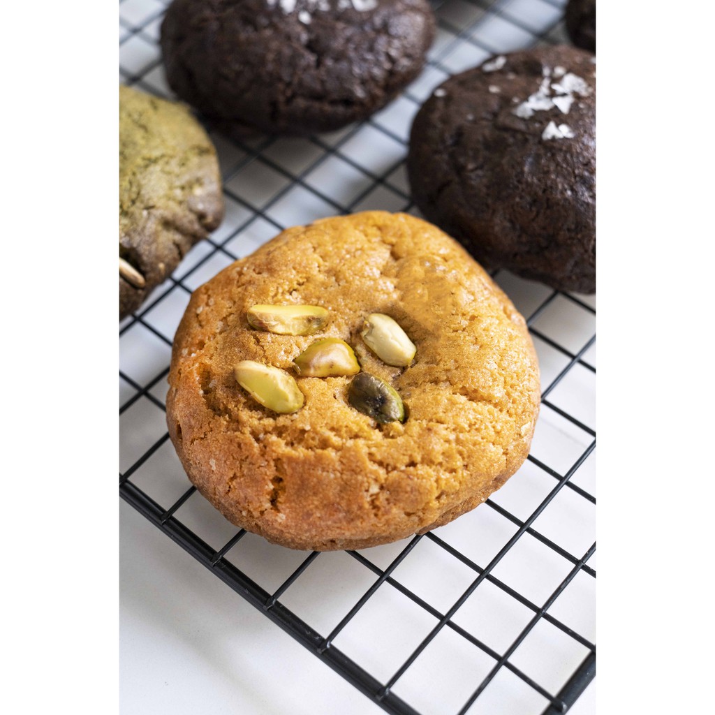 

Best Batch Kue Kering Sunkissed Pistachio Orange Cookie isi Belgian Coklat taburan kacang Pistachio