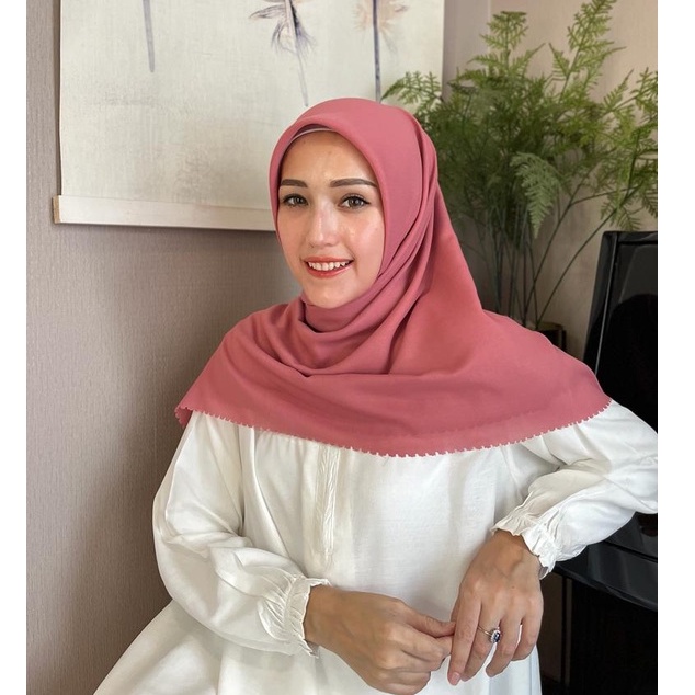 Radwah - Aira Scarf - Hijab Segi Empat Polos Voal Anti Air