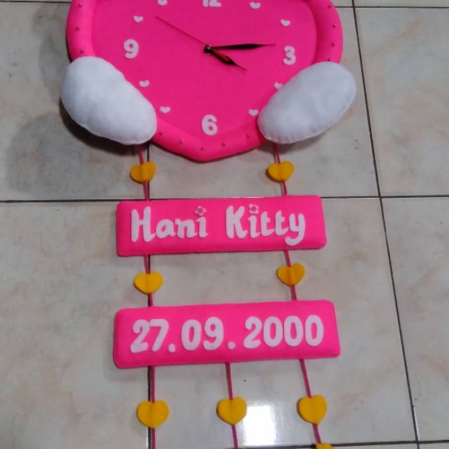 Jam flanel karakter
