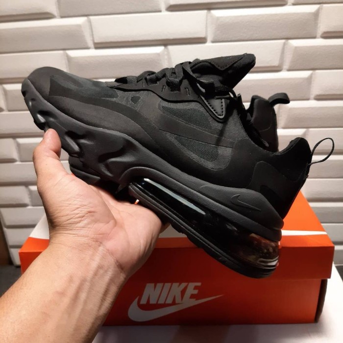 black nike air 270 react
