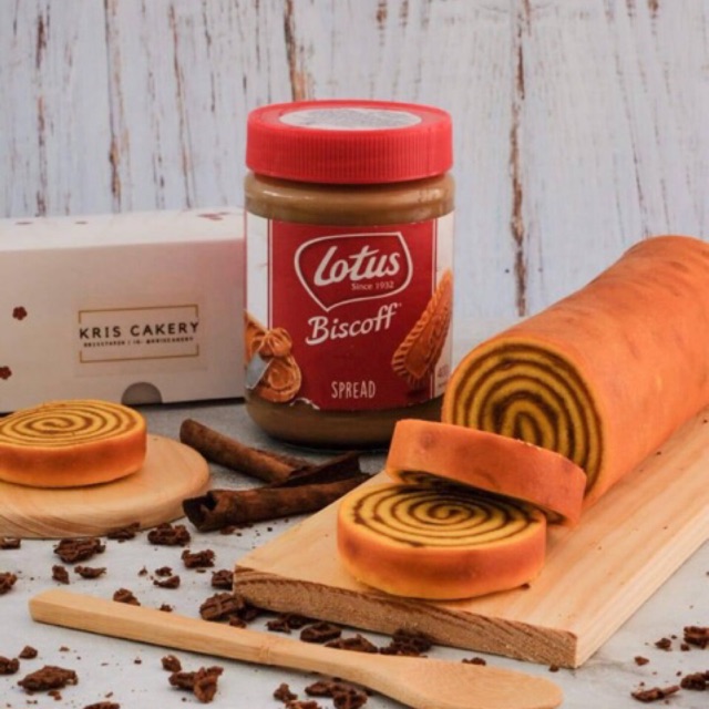 

Bolu Lapis Legit Gulung Biscoff / Keju / Coklat KRISCAKERY