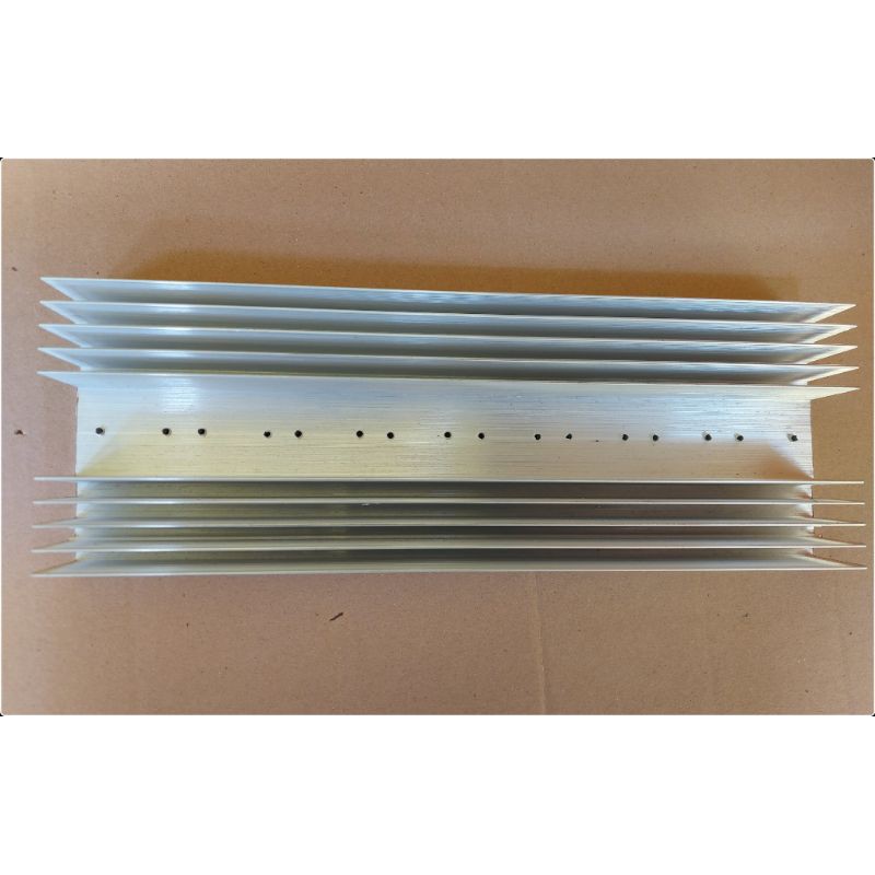 Pendingin 4 set lubang sanken 5 sirip. heatsink 30x10 tebal 4mili 30cm