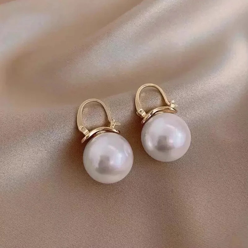 Anting Stud Mutiara Bahan Metal Warna Permen Gaya Retro Korea Untuk Wanita