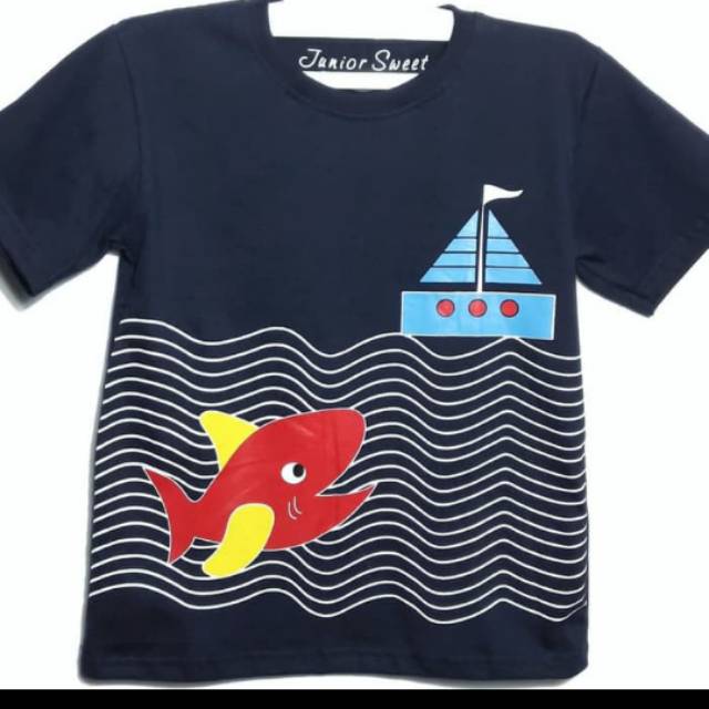 kaos anak ikan dan kapal hitam