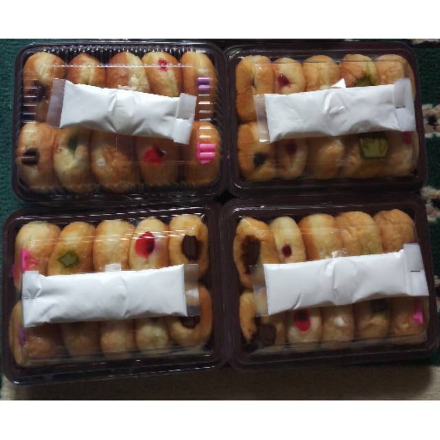 

Donat isi Green tea, Vanilla, coklat, Strowberry, Blueberry. 1 Box 10pcs