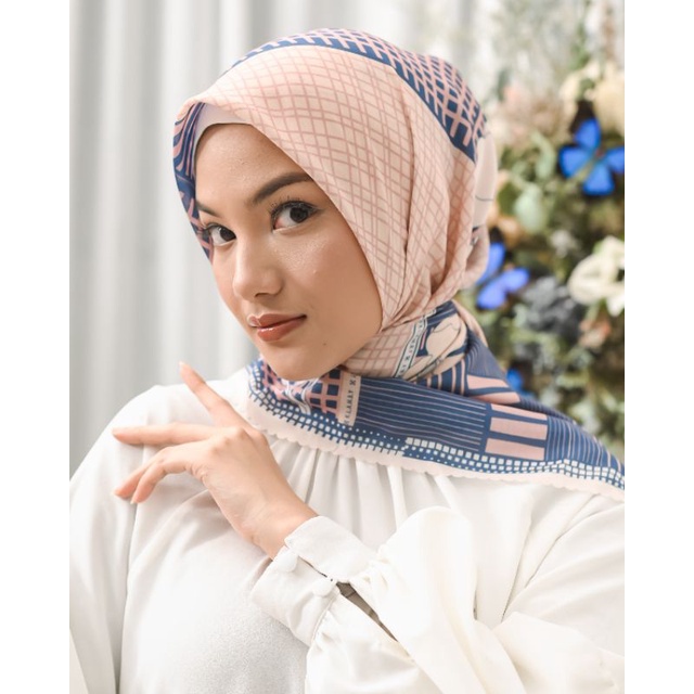Hijab Segi Empat Mbaru Niang Scarf in Aquarelle by Wearing Klamby