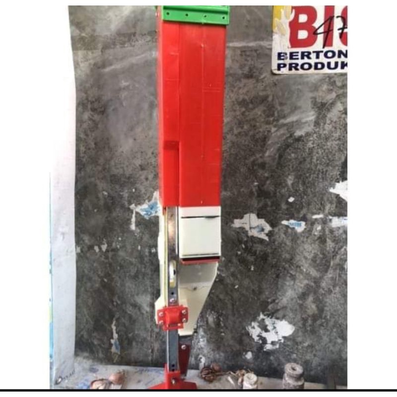 Alat tanam jagung tugal corn seedermachine alat tanam jagung manual model