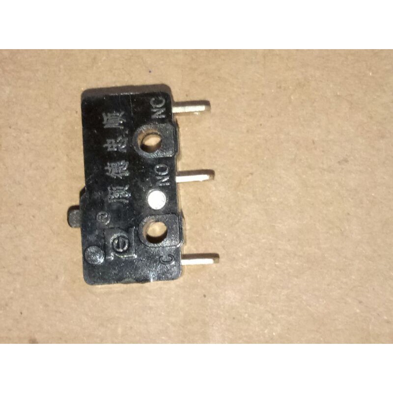 Micro switch 3 kaki pendek omron