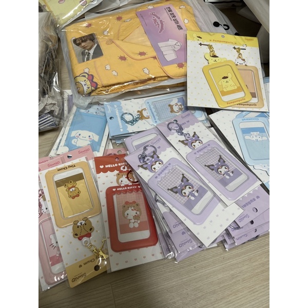 [READY STOCK] sanrio photocard holder keyring hello kitty melody pochacco cinnamoroll kuromi pompomp