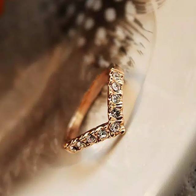 Cincin V Shape Zircon Mata Berlian Rose Gold