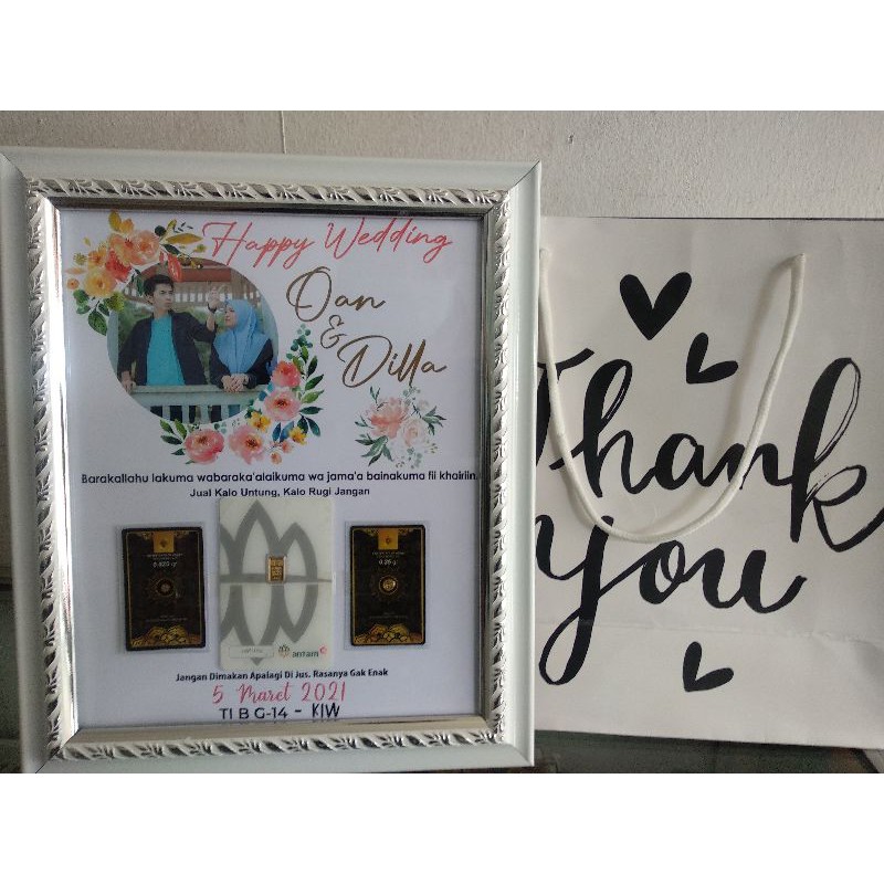Mini Gold Gift in Frame